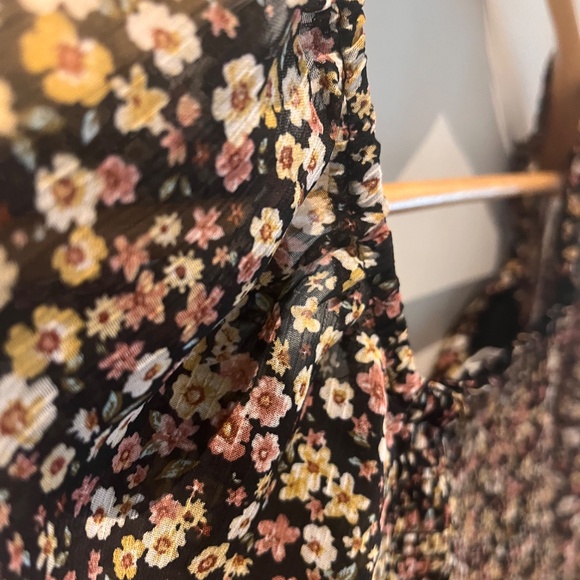 All in Favor Puff long Sleeve Floral top - Picture 4 of 10